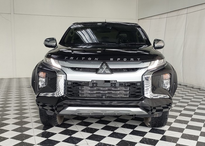 Used 8
                    MITSUBISHI
                     for Sale Image